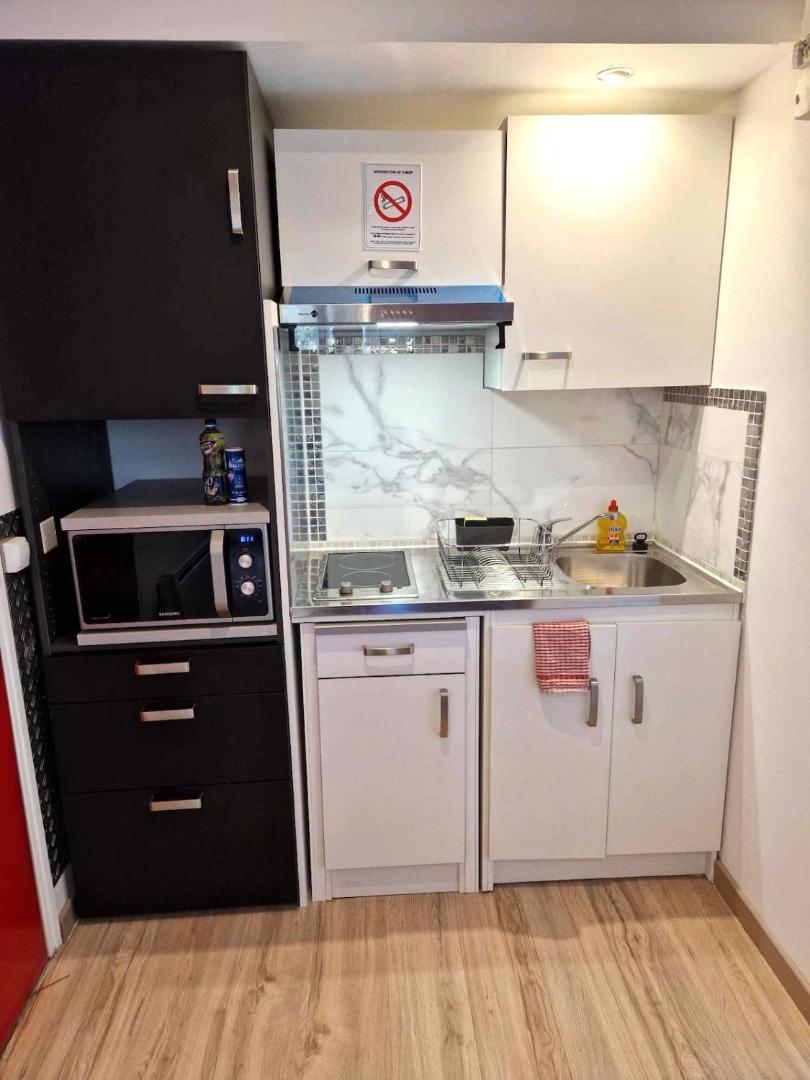 Fotografie 6: 06 - Très joli 2 pièces neuf climatisé pour 1 à 4 personnes avec 3 lits, vue sur jardin, parking privatif gratuit, grand fourgon possible, tout le linge de maison est fourni