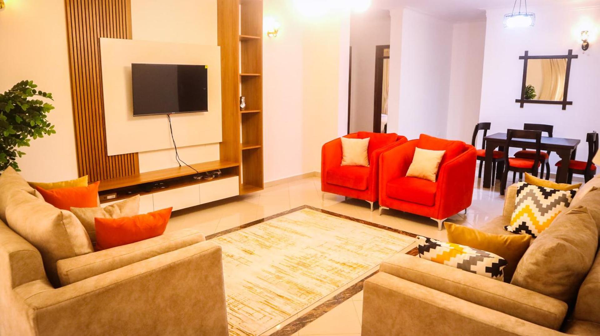 Foto 4: Spacious & Quiet 2BR Apt with Wi-Fi Buwate Mall