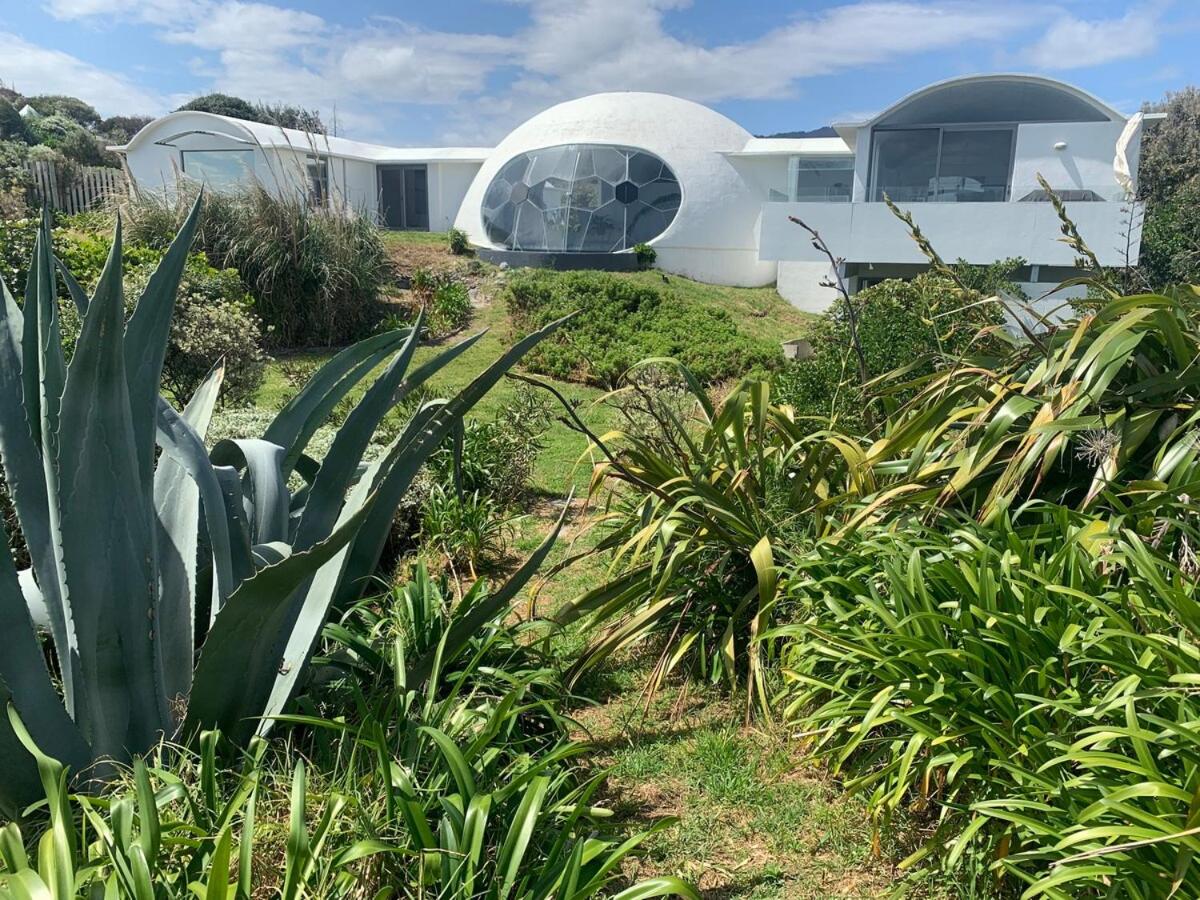 Fotografie 2: Iconic & Curvaceous Beach House