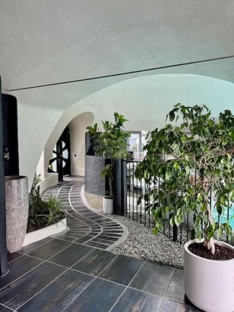 Fotografie 10: Iconic & Curvaceous Beach House