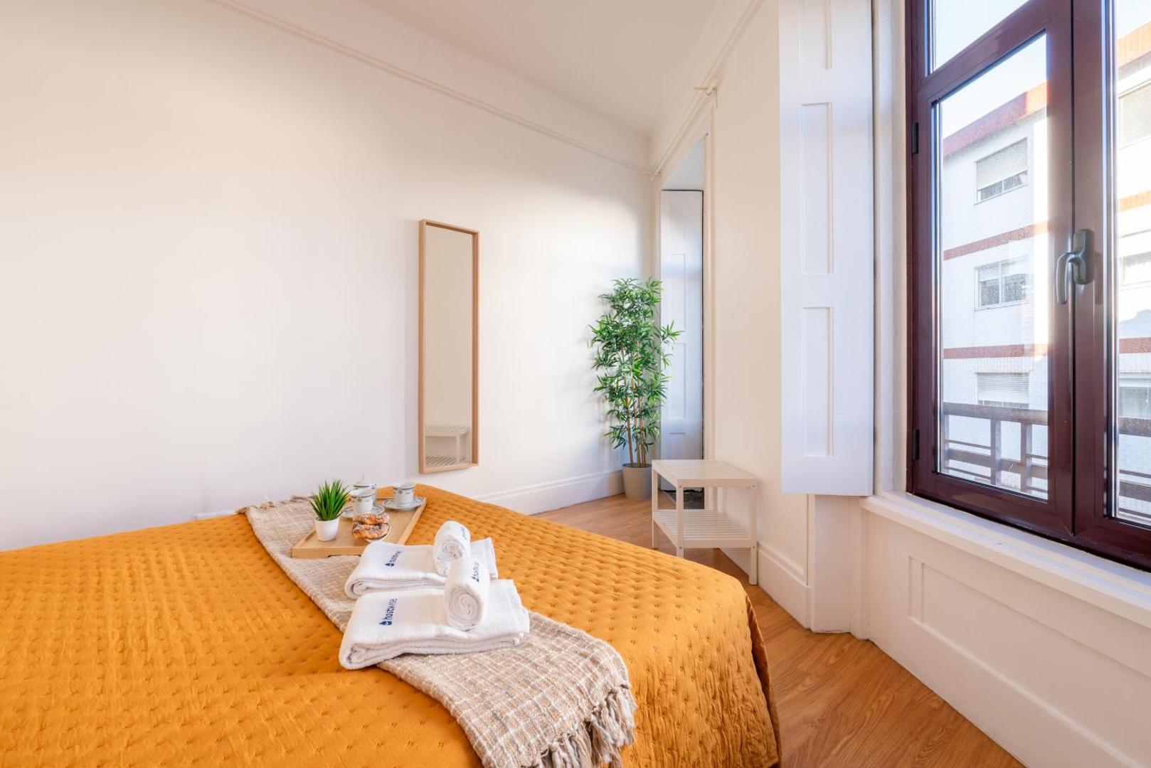 Foto 5: Host Wise - Spacious Comfortable Apartment - Balcony