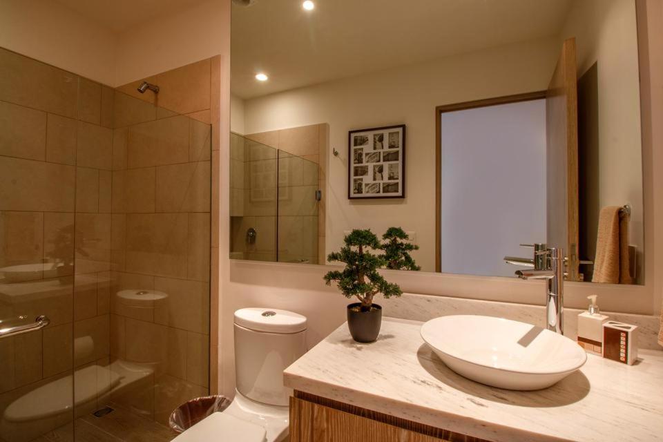Fotografie 10: Featured on HGTV, Mountain Views, Rooftop Pool at Zenith in Old Town