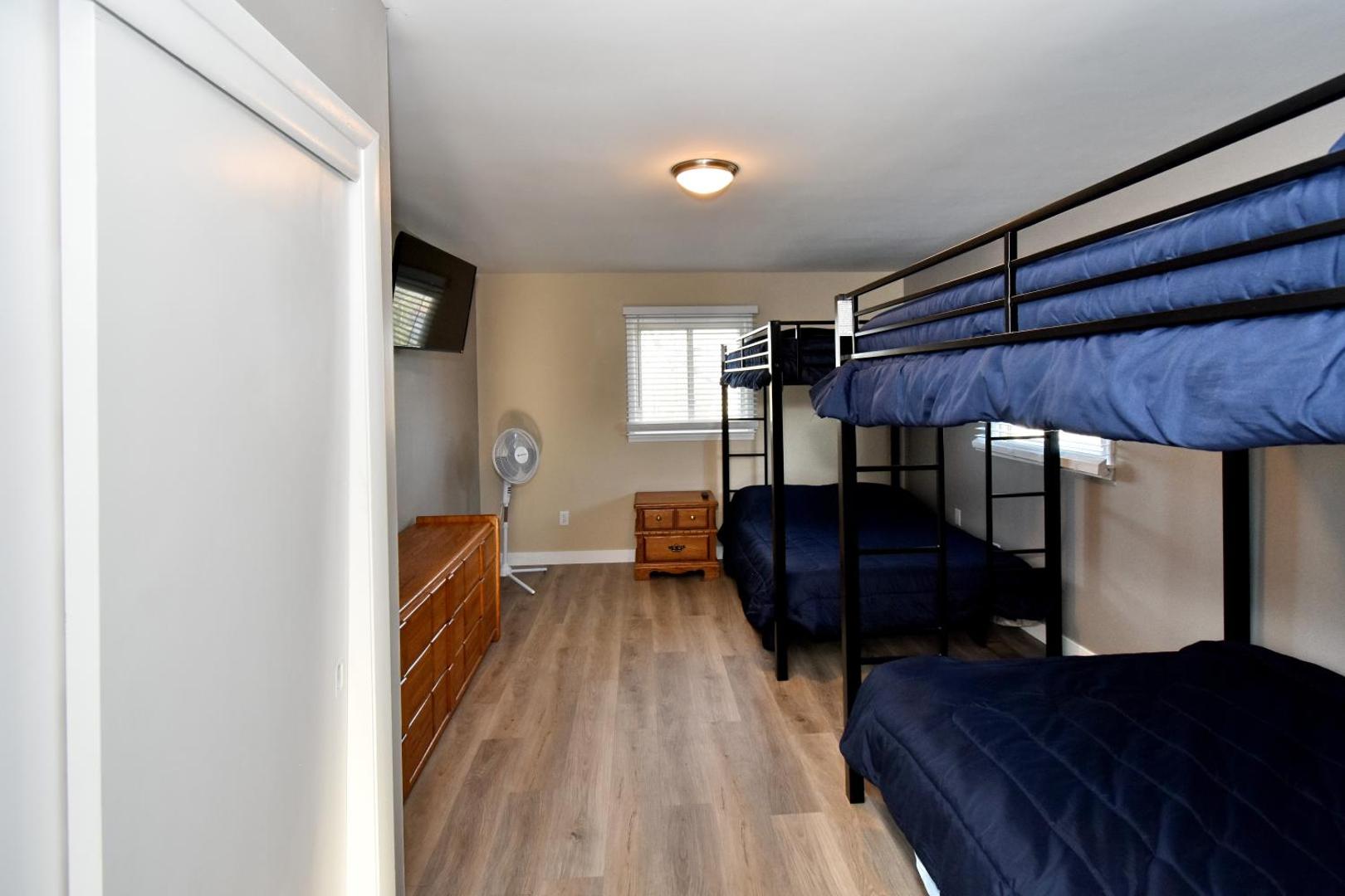 Kuva 10: 2 Bed, 1 Bath, Upper Level Unit