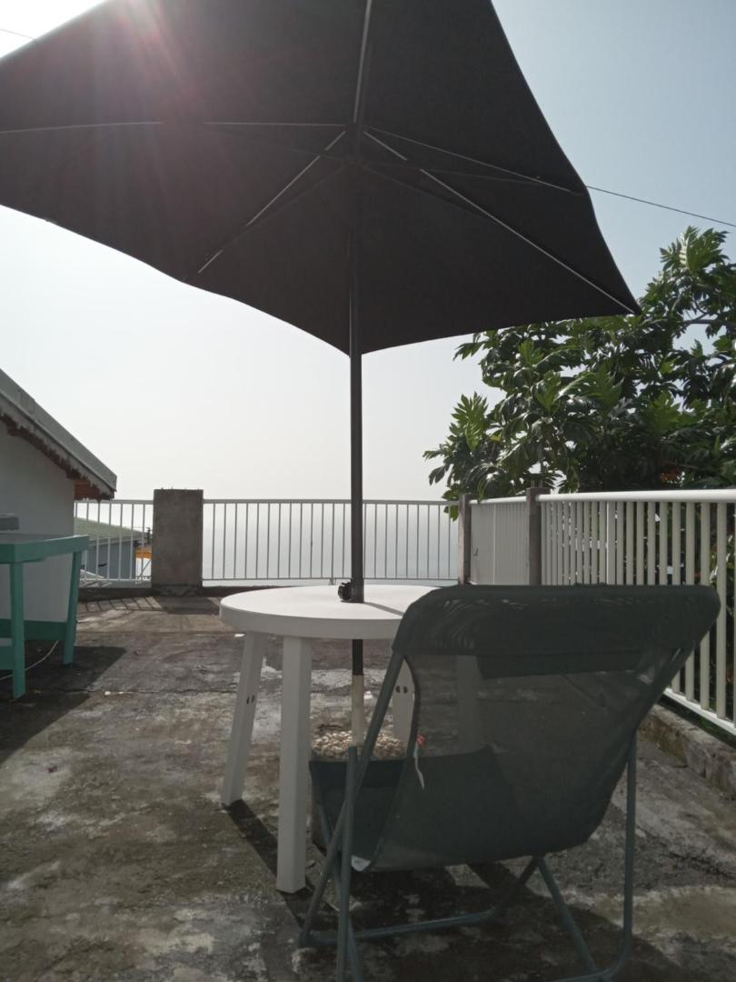 Foto 6: STUDIO / HAUT DE VILLA / / VUE SUR MER / SALONORAT