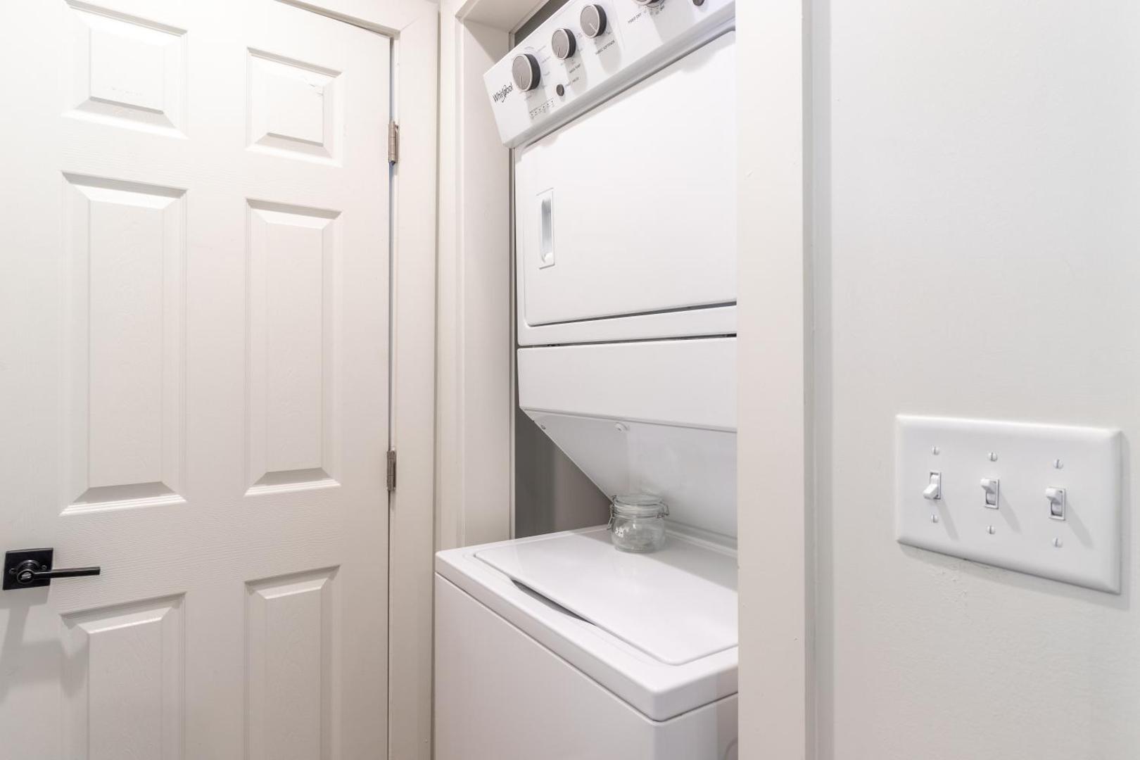 Billede 9: Fenced in backyard, 7 minutes from Downtown 2 bedroom
