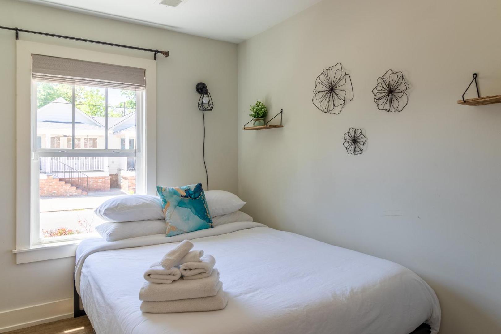Billede 6: Fenced in backyard, 7 minutes from Downtown 2 bedroom