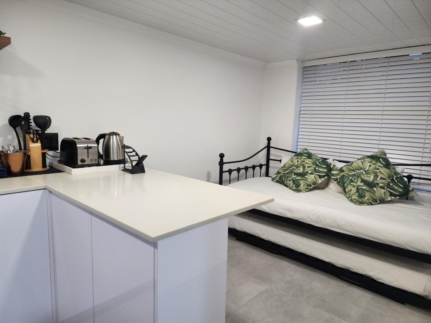 Billede 10: Unit 3 at 9 La Roche Self Catering Apartments