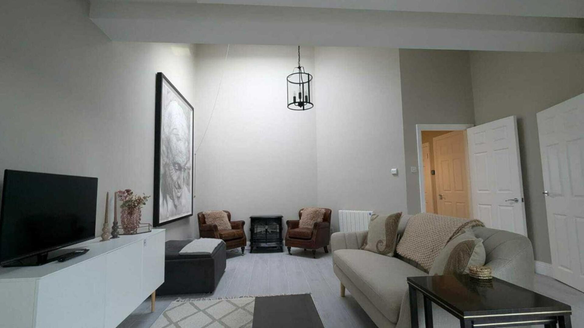 Foto 6: Spacious & stylish upgraded 1BD Malahide Marina