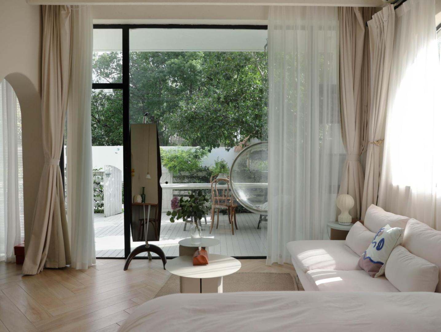 Foto 2: 不觉晓晨曦花园别墅 Bujuexiao Dawn Garden Villa Shanghai - Free daily shuttle bus to Disneyland, exquisite and beautiful garden courtyard, private spa bathtub in each room, hearty daily breakfast provided for all guests