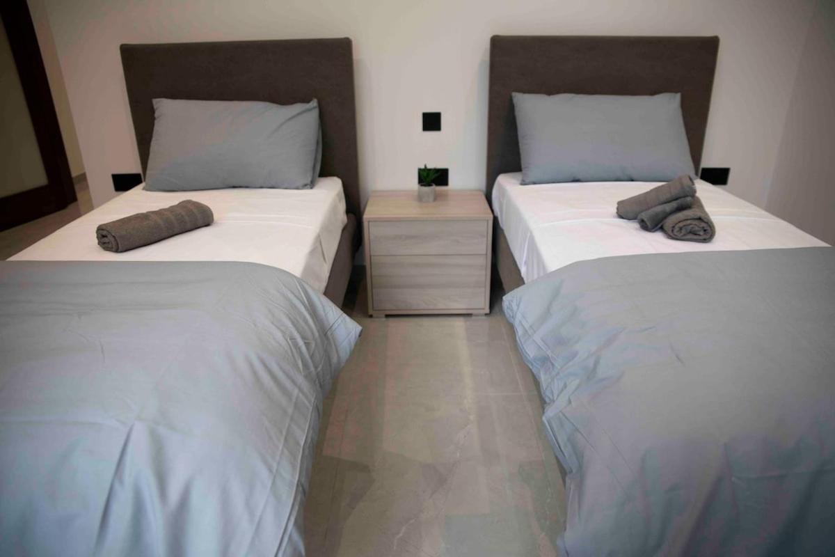 Fotografia 5: Flat 2, Large 3 bedroom Apartment, close to Countryside & Beaches, Sleeps 11!