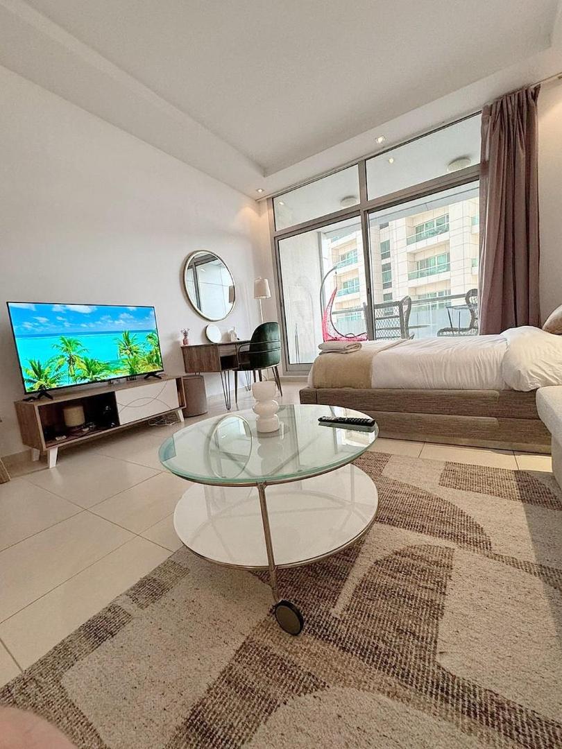 Φωτογραφία 2: Chic Studio in Dubai Marina