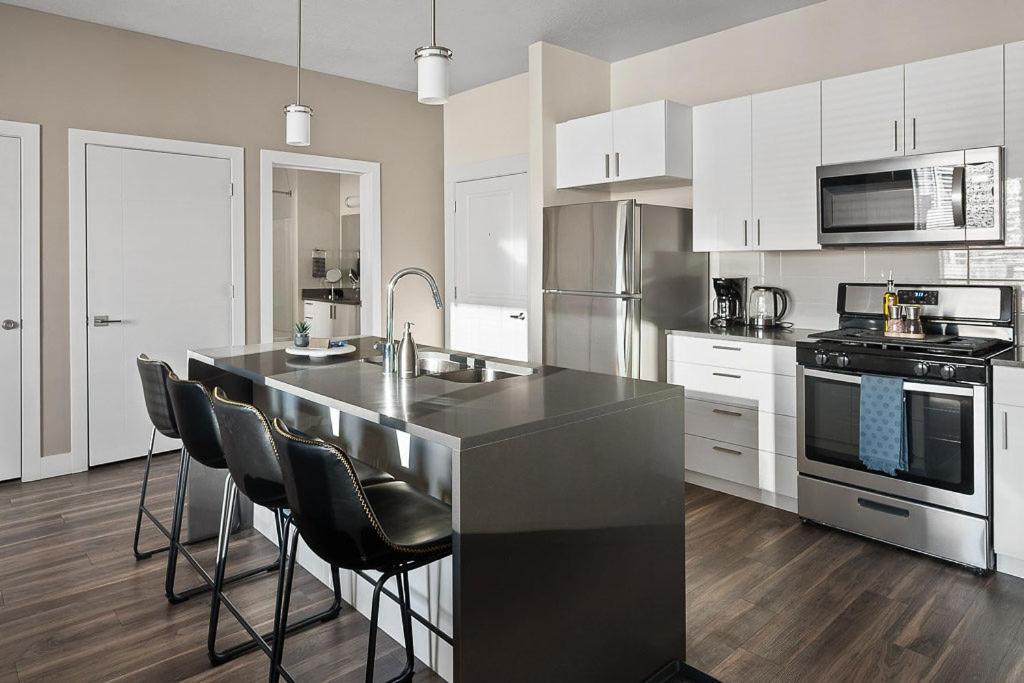 Foto 2: Convention Ctr - Stylish 2BD,2BA with Pool,Gym and Hot tub