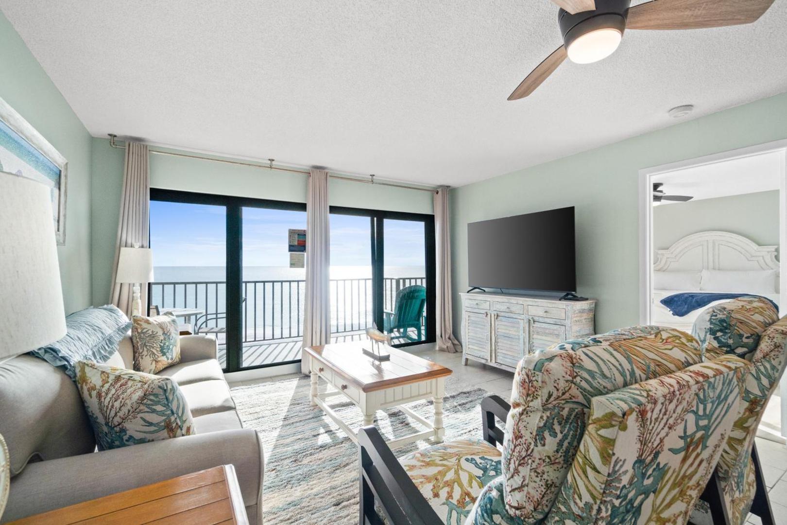 Fotografie 8: Commodore Resort #507 by Book That Condo