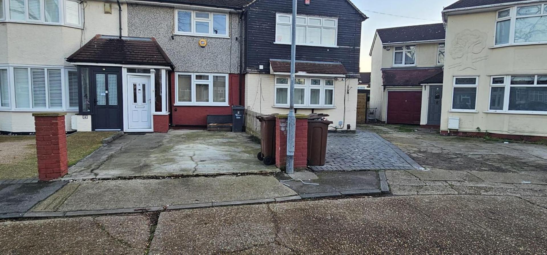 Foto 2: Spacious & Modern 2-Bed House in Dagenham