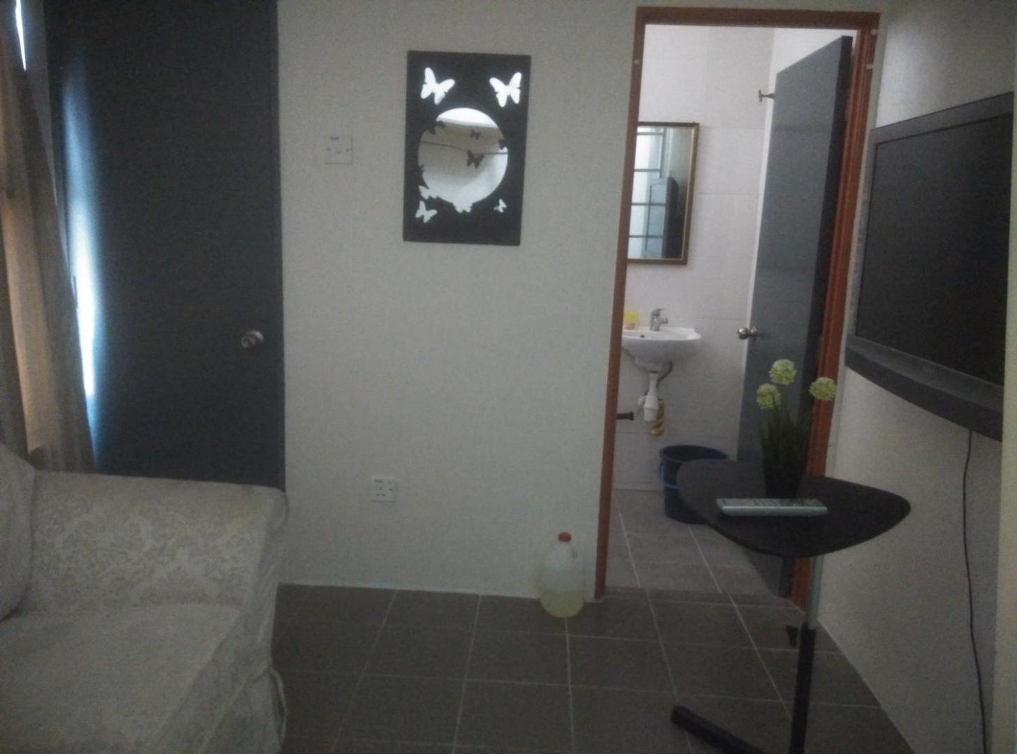 Kuva 10: Mini Studio, next to LRT MRT