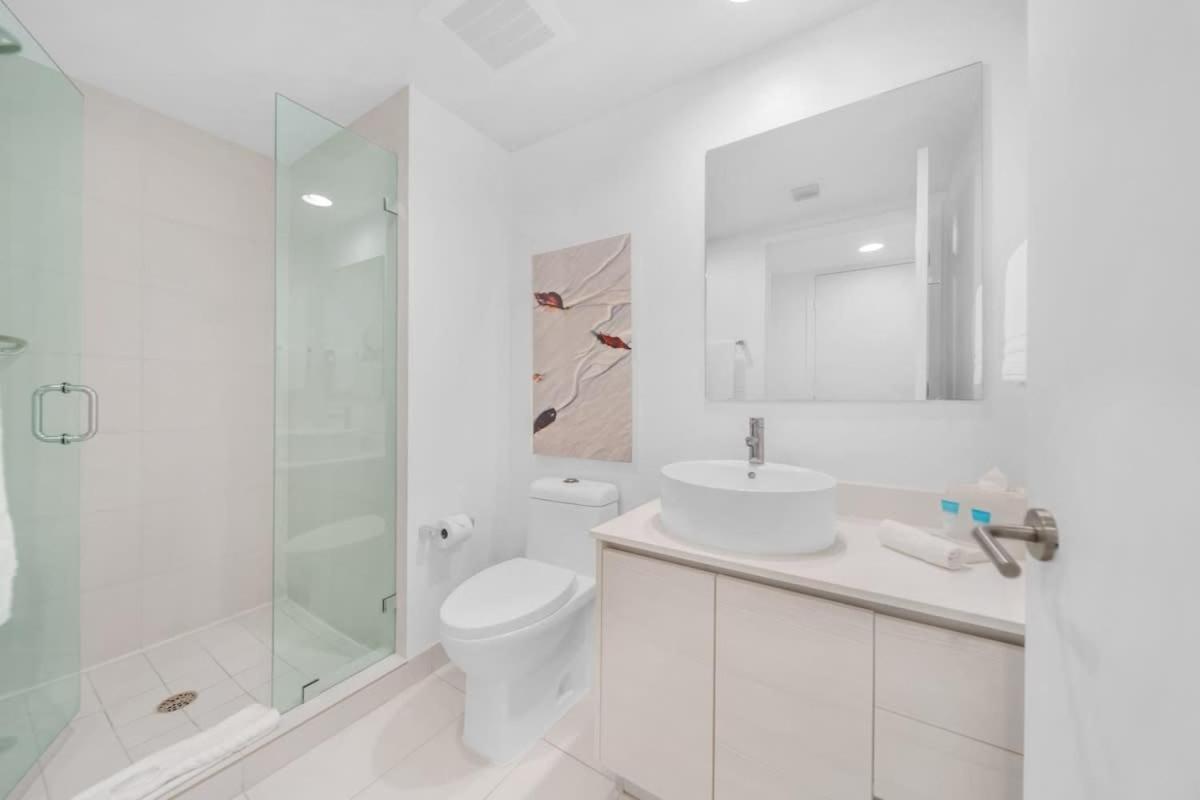 Fotografie 8: 2 Bed & 2 Bath at Beachwalk Pool Gym Beach on 19th