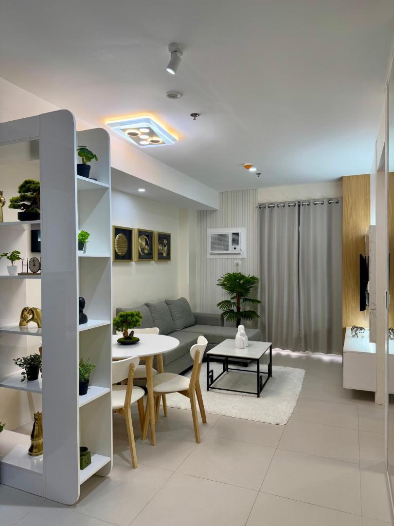 Kuva 8: Asters - Two Bedroom Condo Unit with Balcony