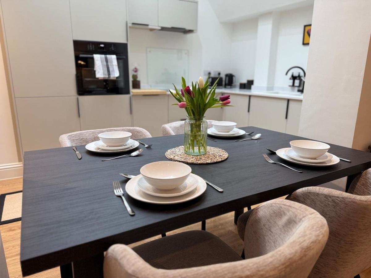 Foto 8: Spacious, Worcester city centre 2 bedroom apartment