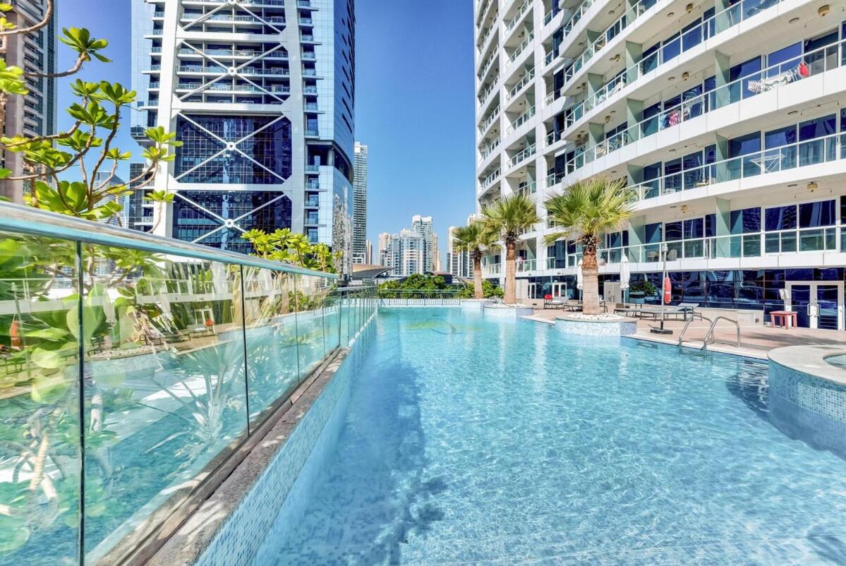 Waves - Modern Studio with Stunning Lake Views in JLT的照片2
