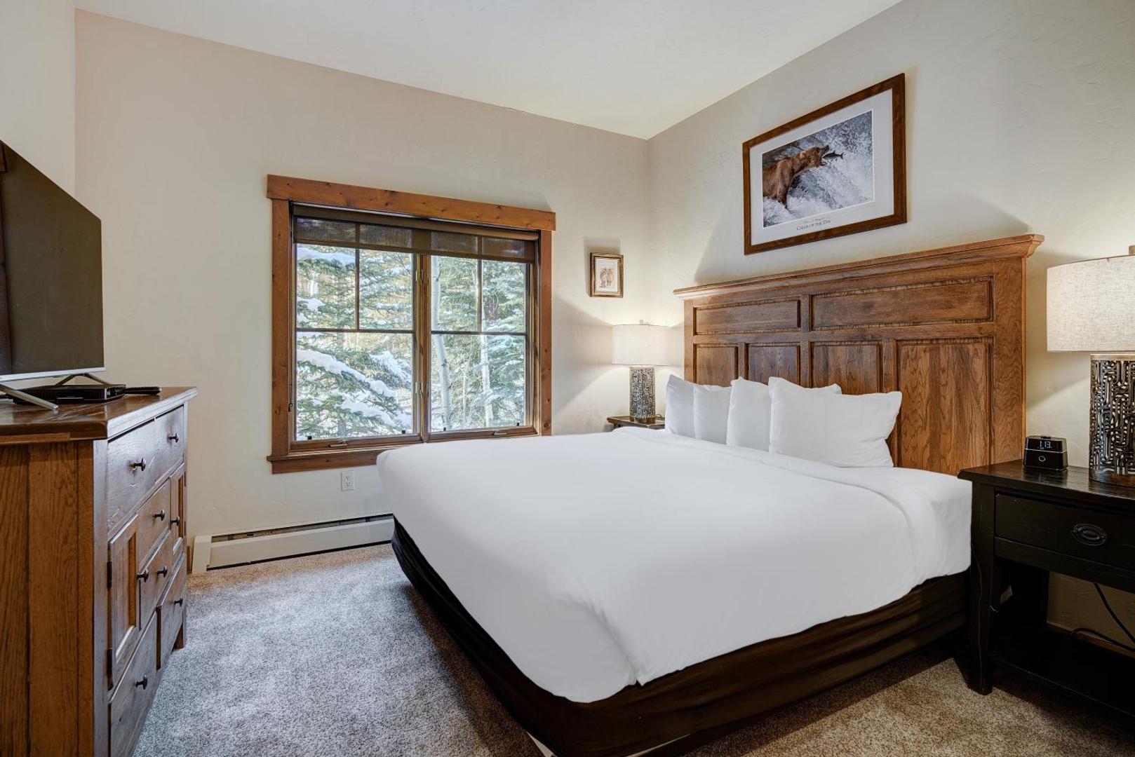 Foto 5: Spacious, Updated Townhome with Private Garage condo