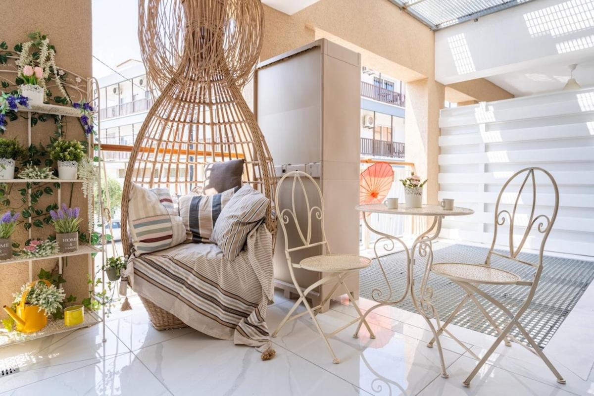 Фотография 3: Infinity - One-Bedroom Apt W Terrace in Larnaca