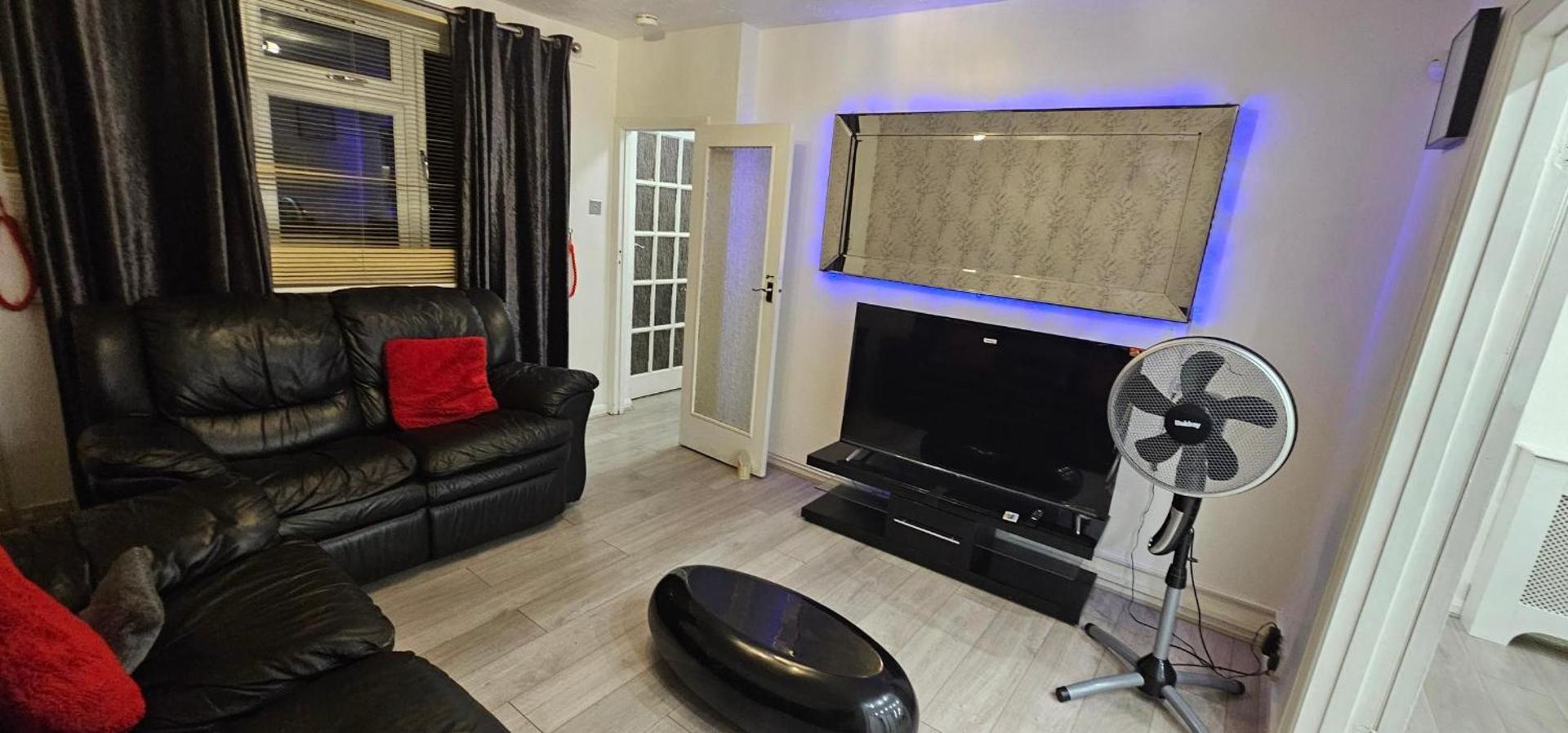 Foto 5: Spacious & Modern 2-Bed House in Dagenham