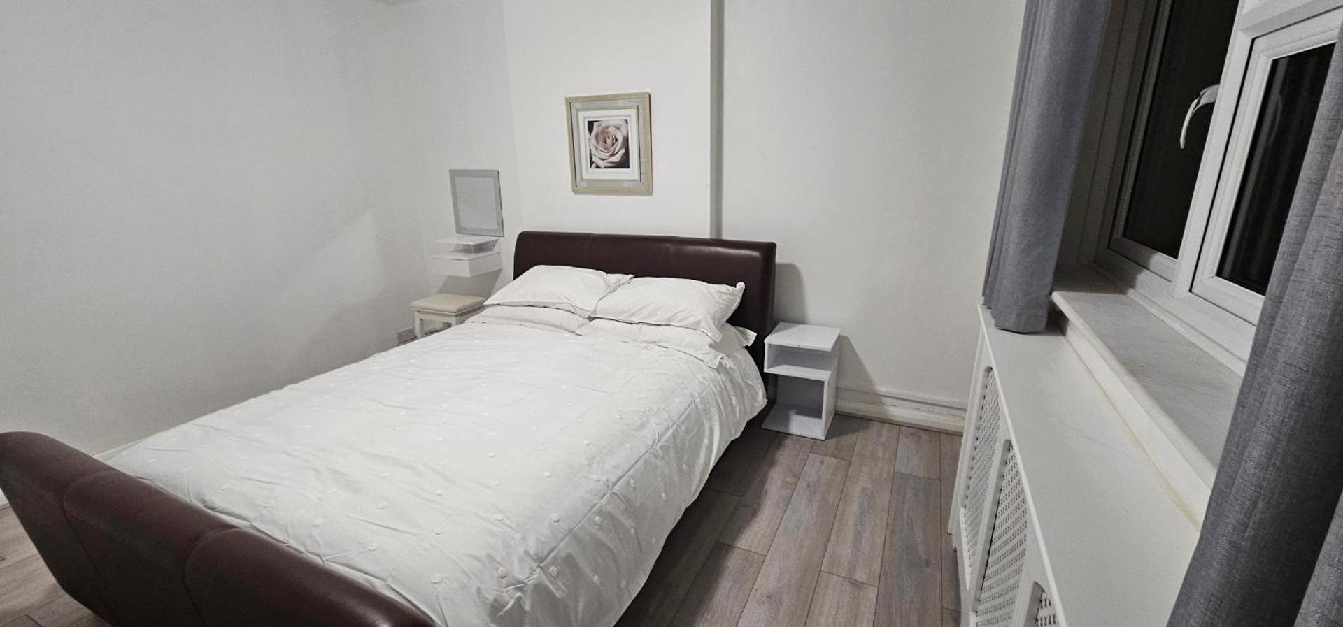 Foto 7: Spacious & Modern 2-Bed House in Dagenham