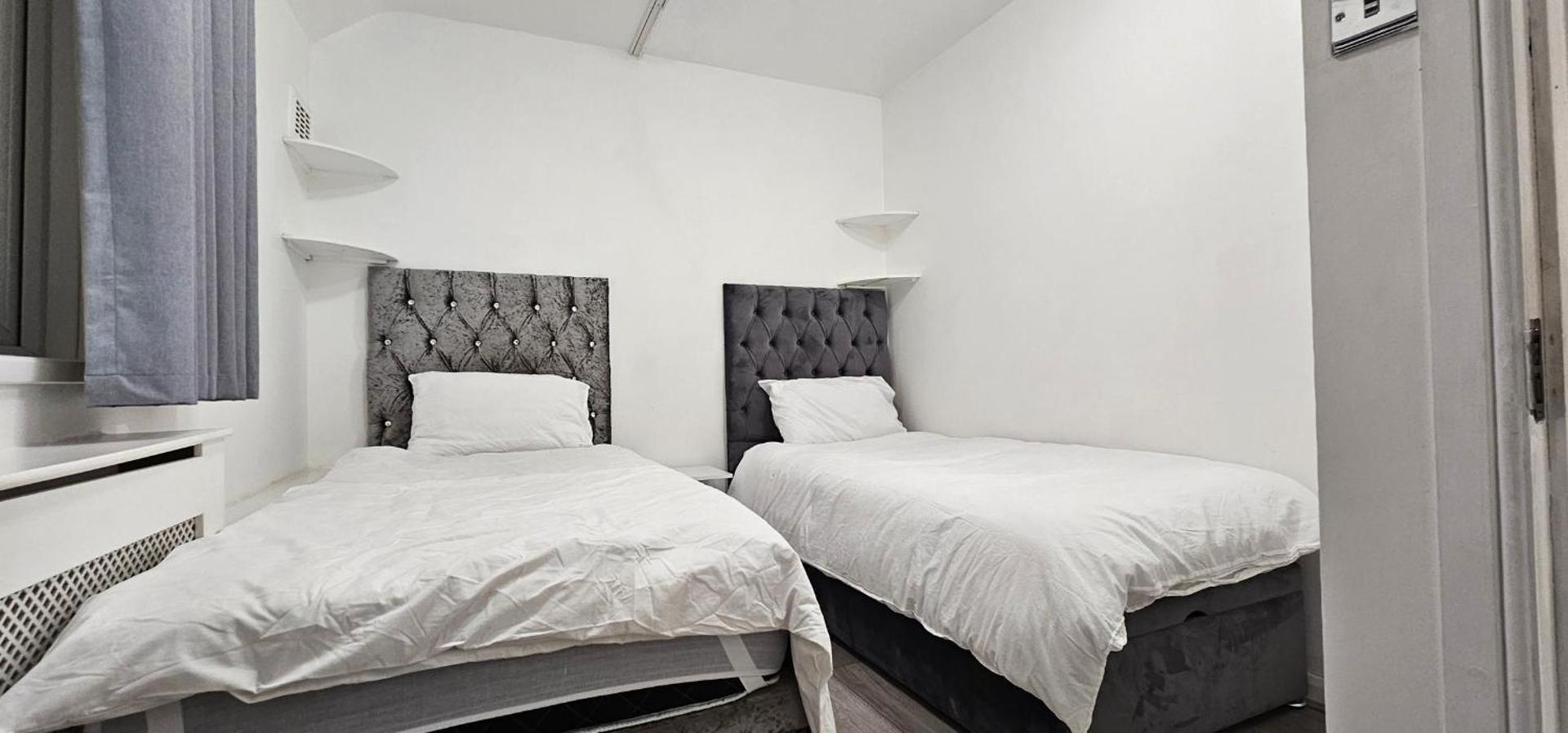 Foto 9: Spacious & Modern 2-Bed House in Dagenham