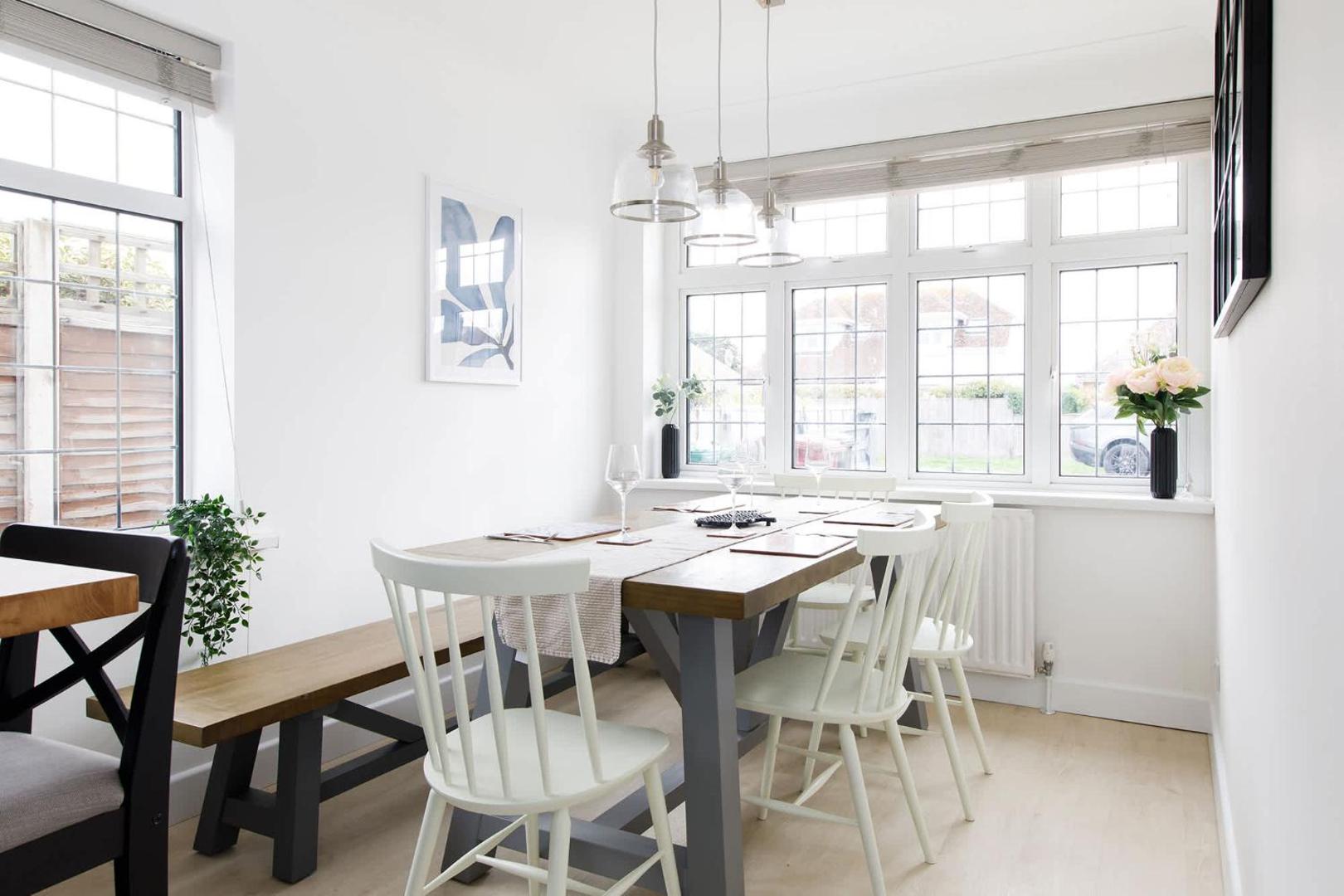 Fotografie 6: Bright & Modern 4 br House 100 metres from Beach