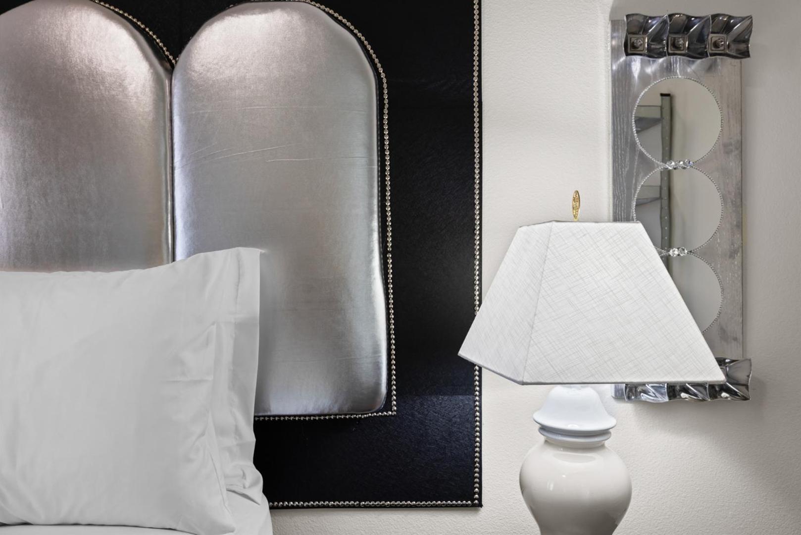 Φωτογραφία 8: Chic & Cozy Room, Unique Design, Shared Amenities Near CofI and Lake Lowell