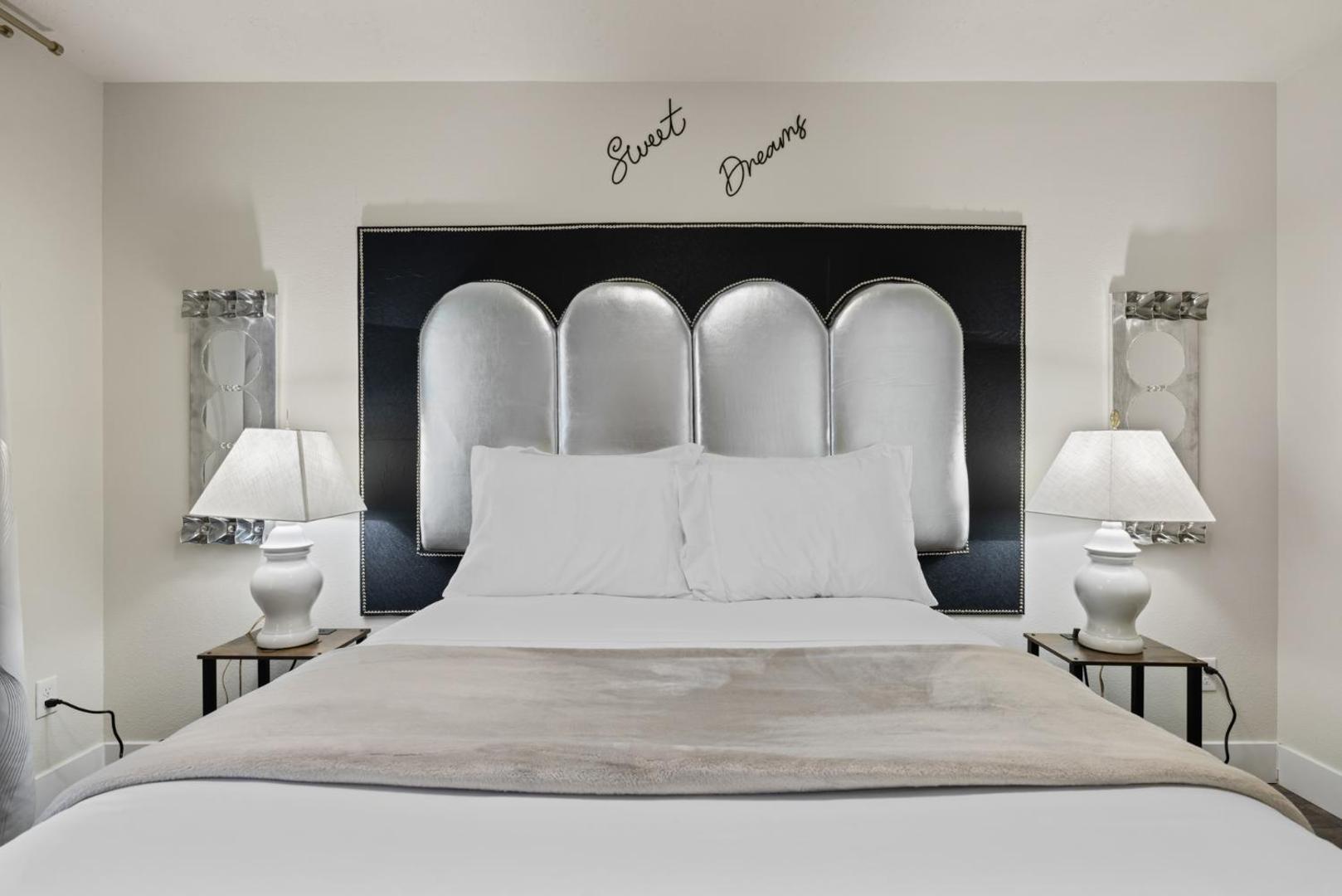 Φωτογραφία 4: Chic & Cozy Room, Unique Design, Shared Amenities Near CofI and Lake Lowell