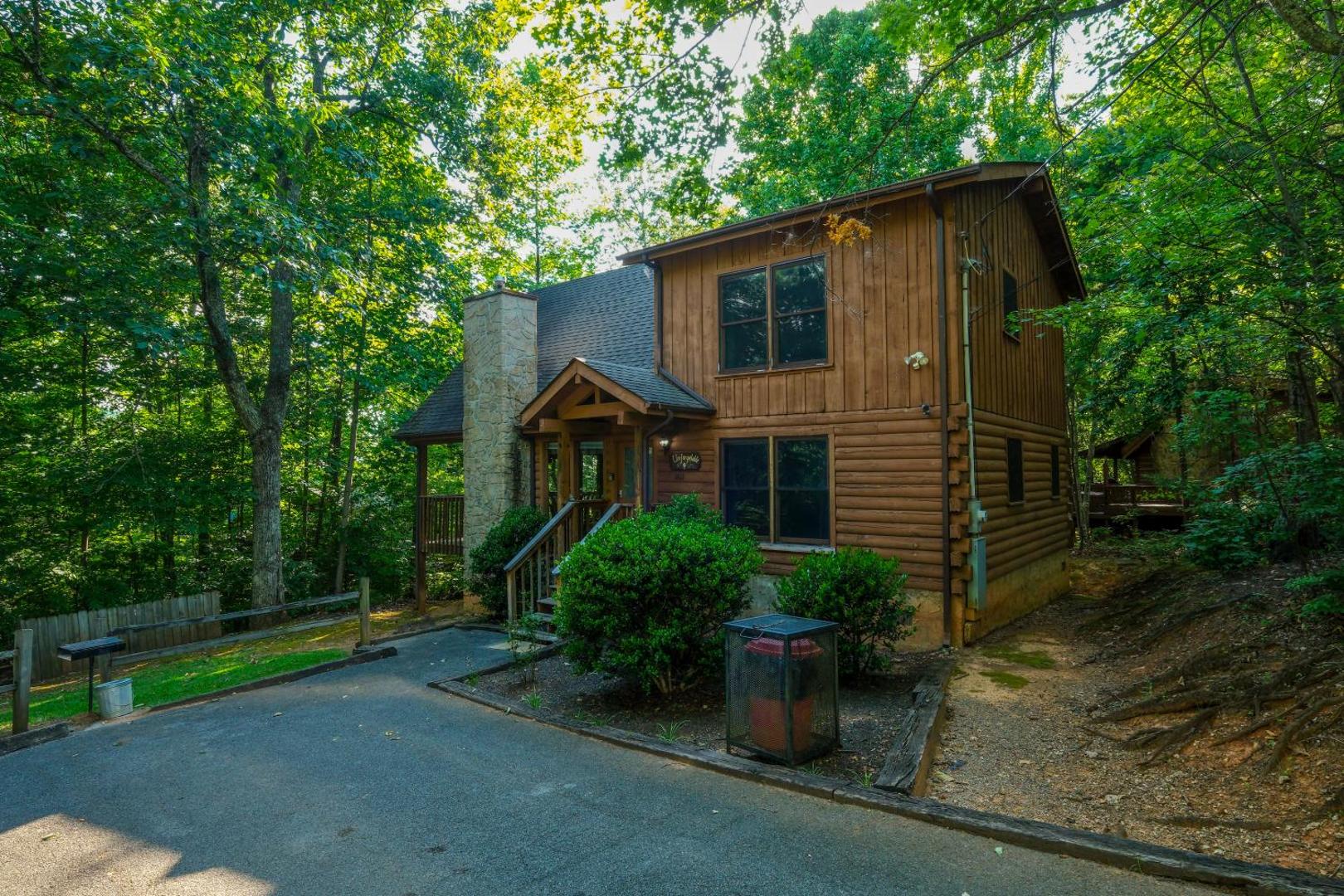 Foto 2: 2BR with hot tub located between Pigeon Forge and Gatlinburg!