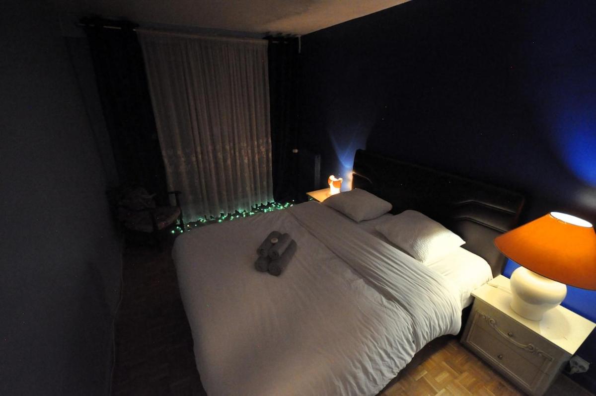 Fotografie 6: Spacious, Bright Apartment with Private Parking