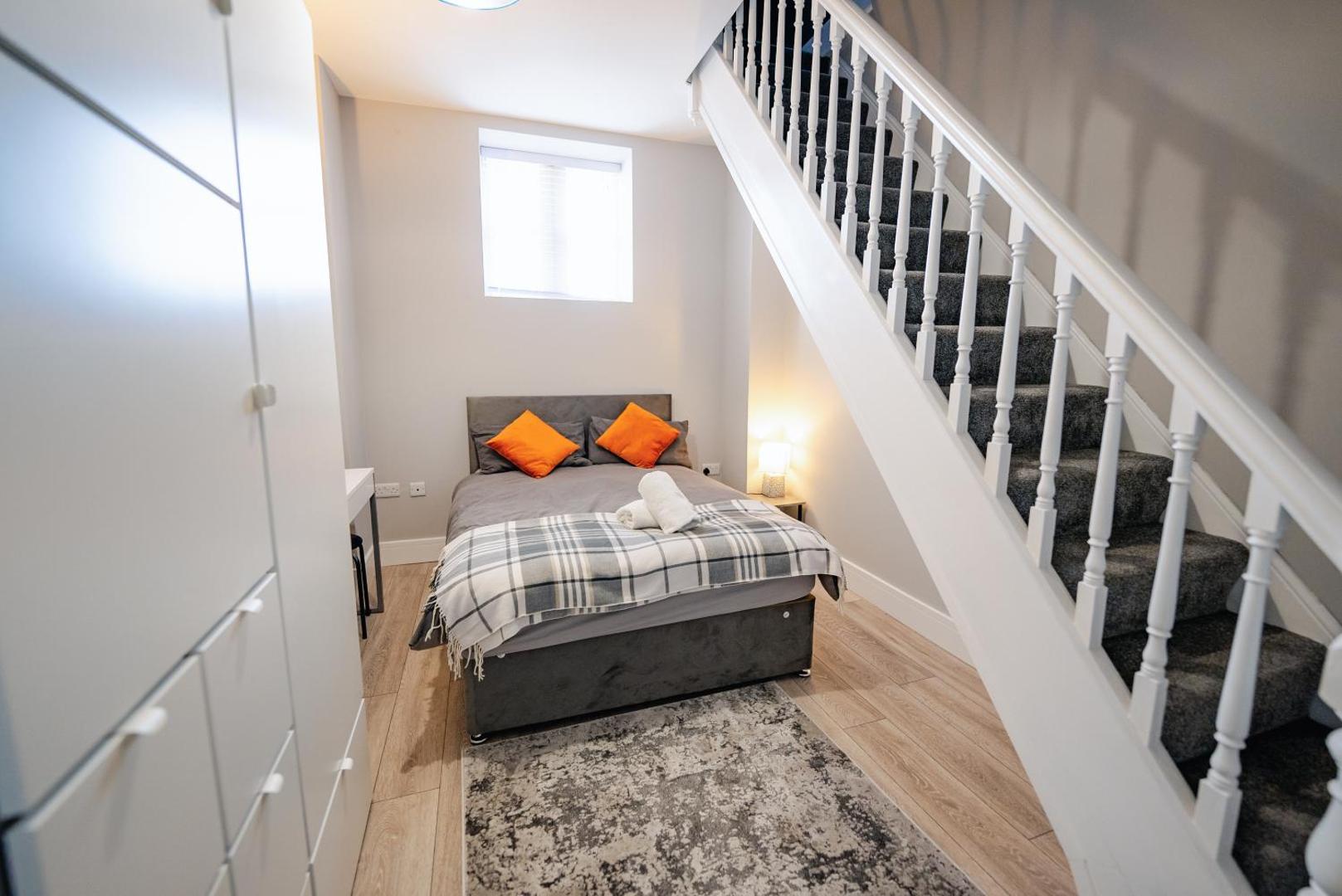 Bilde 9: SPACIOUS & MODERN 3-BED & High Ceiling
