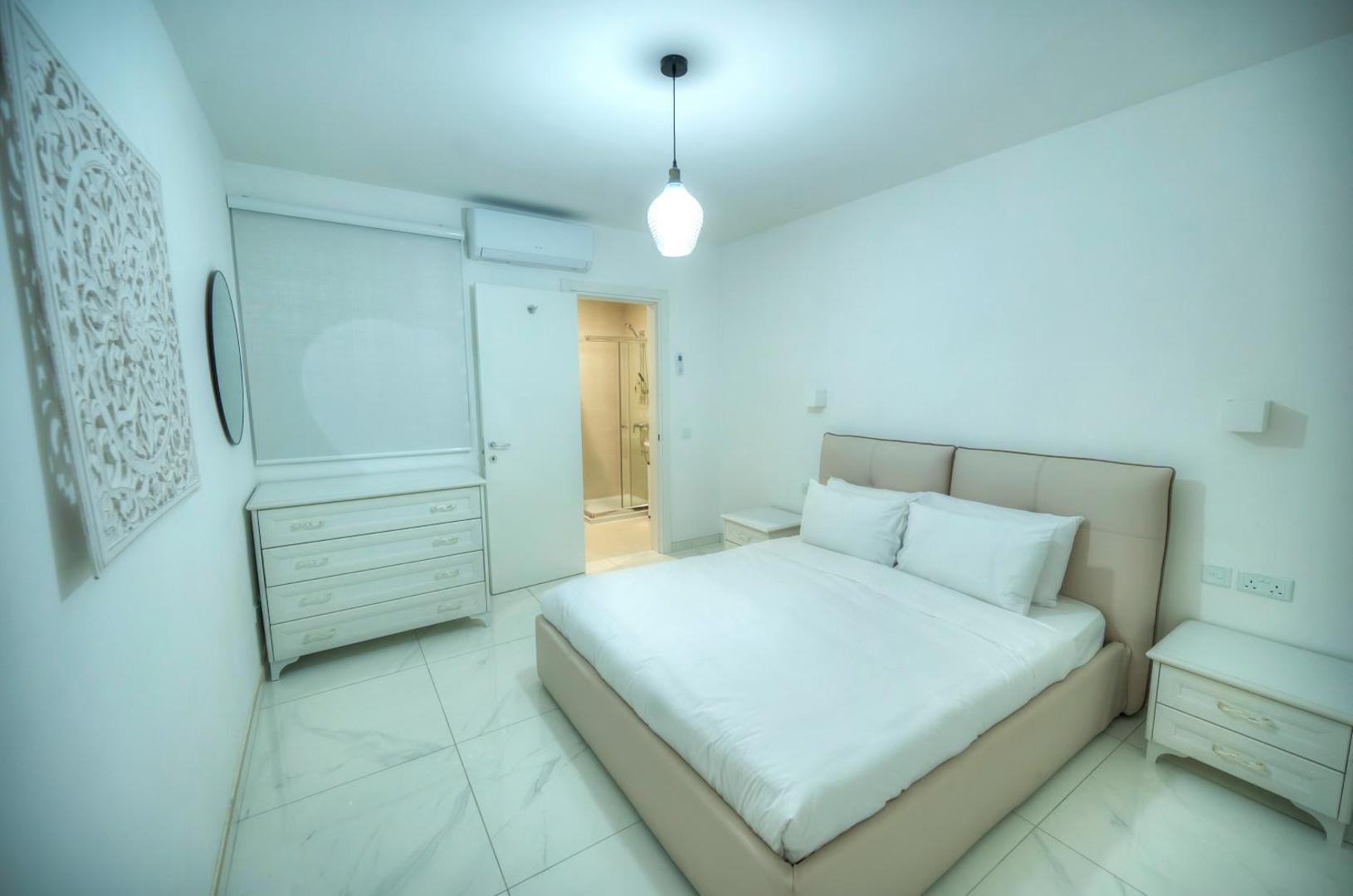 Foto 10: Stylish & large 2 bedroom with internal yard DCUT1-1