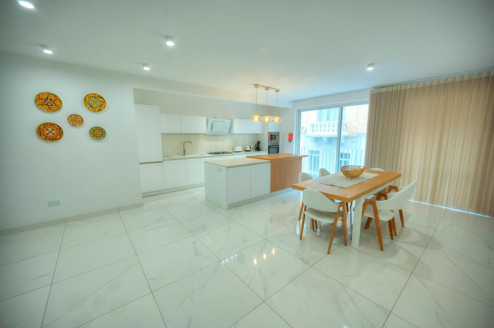 Foto 6: Stylish & large 2 bedroom with internal yard DCUT1-1