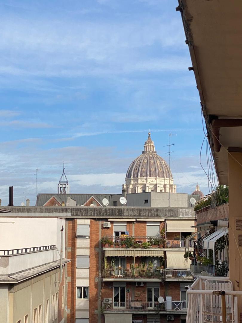 Foto 10: Fall in love with Roma Vaticano - 5 Minutes from the Vatican - balcony with a view