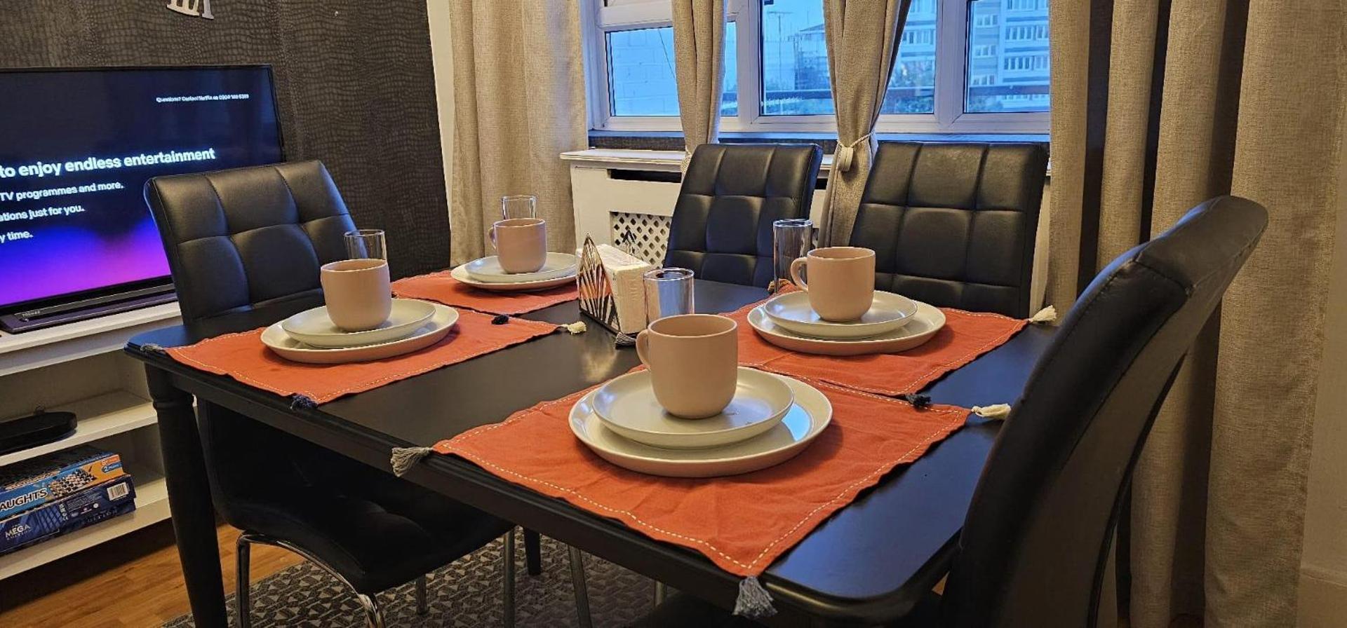 Foto 3: 2 Bed Flat - Sleeps 4 - Parking - Balcony - Wifi
