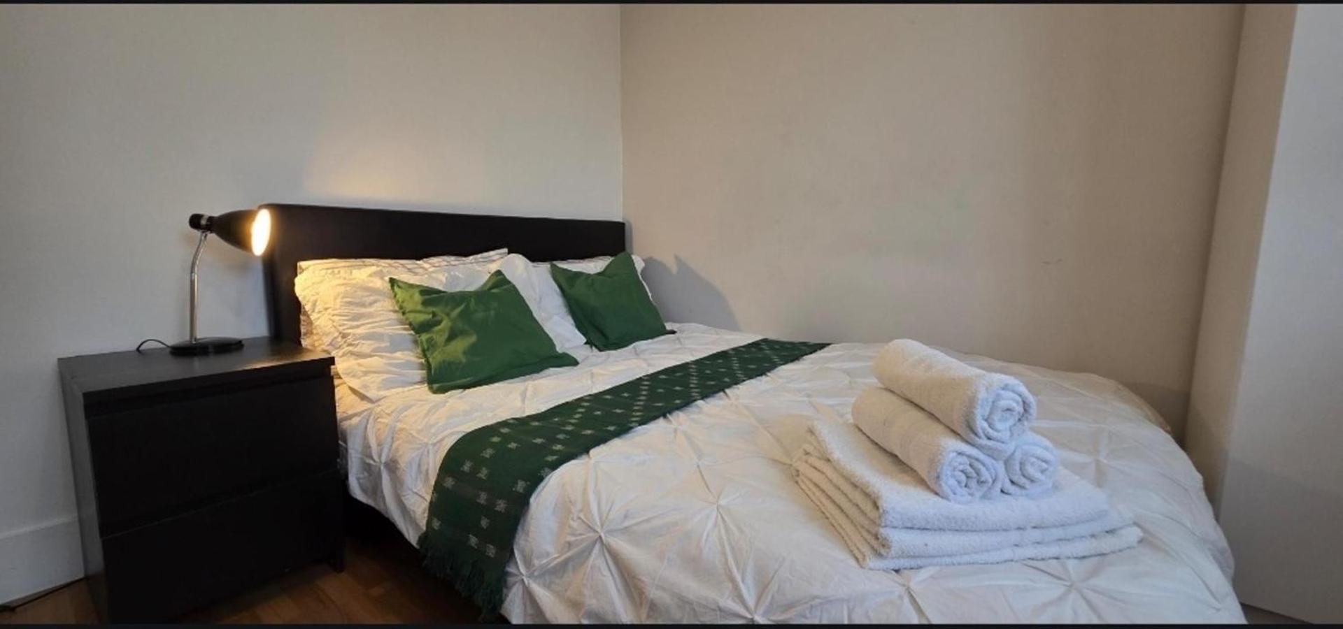 Foto 8: 2 Bed Flat - Sleeps 4 - Parking - Balcony - Wifi
