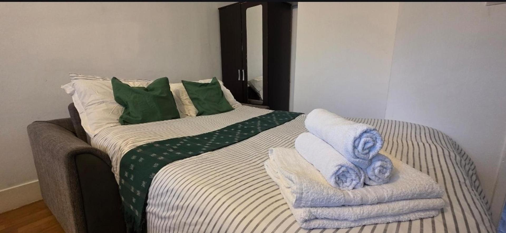 Foto 9: 2 Bed Flat - Sleeps 4 - Parking - Balcony - Wifi