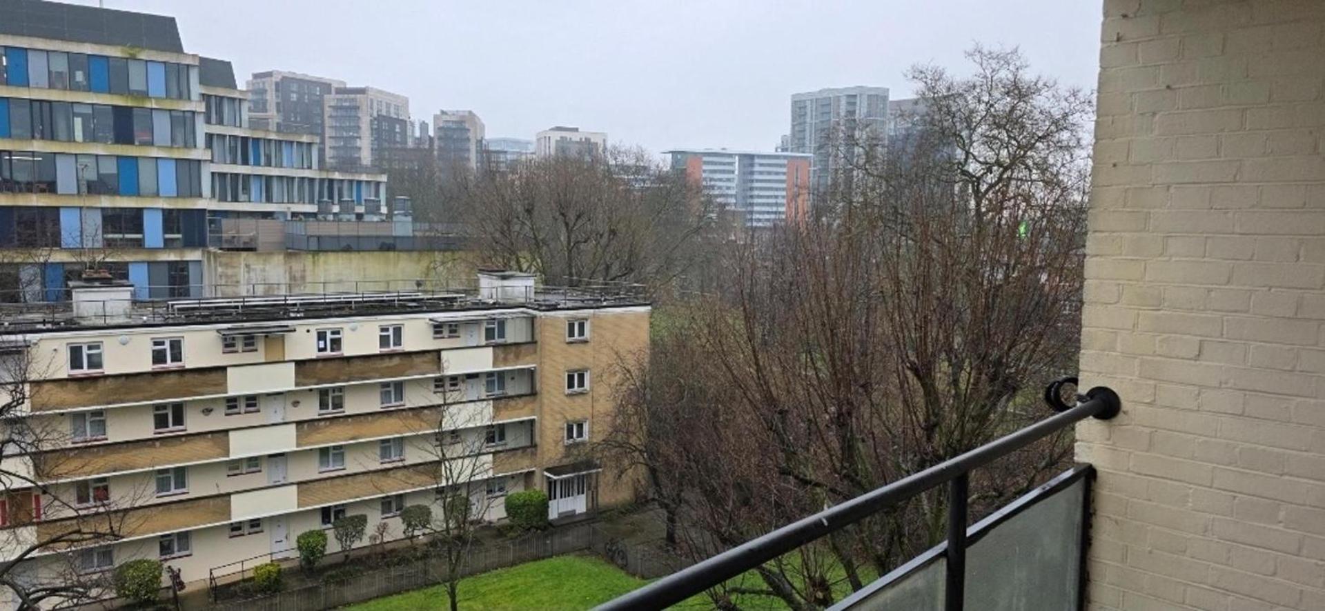 Foto 10: 2 Bed Flat - Sleeps 4 - Parking - Balcony - Wifi