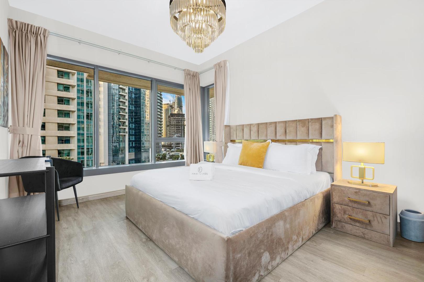 Φωτογραφία 5: 2BR Burj View with Balcony, Pool, Gym & Walk to Dubai Mall