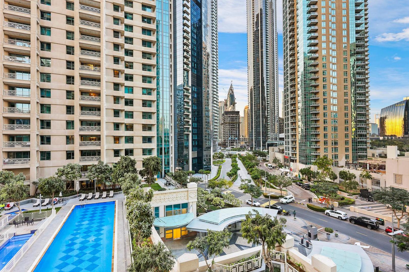Φωτογραφία 2: 2BR Burj View with Balcony, Pool, Gym & Walk to Dubai Mall