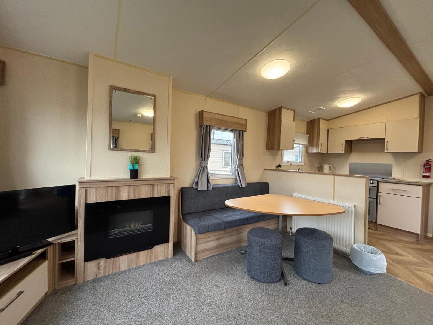 Billede 3: Jay 28, California Cliffs, Parkdean, Sleeps Eight, Free Wi-Fi, Pet Friendly, Bed Linen and Towels Included