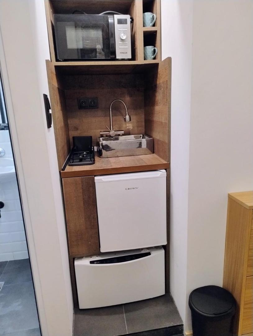 Foto 5: Tiny studio in top center