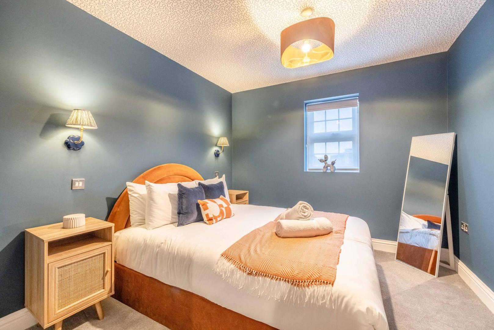 Fotografie 3: Escape in Style to Windsor with Free Parking - By Tempstay