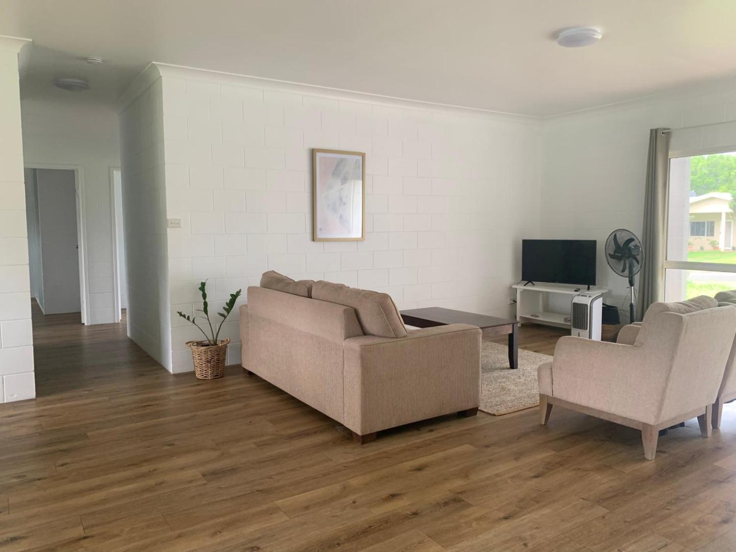Kuva 5: Spacious, Modern & Central