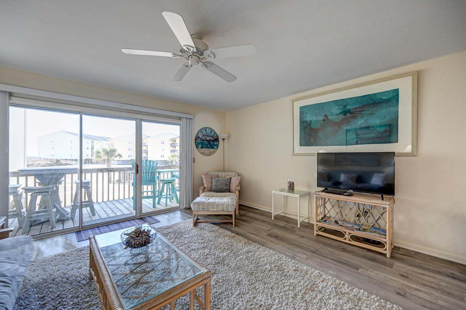 Bild 9: Oceanfront Complex with Pool