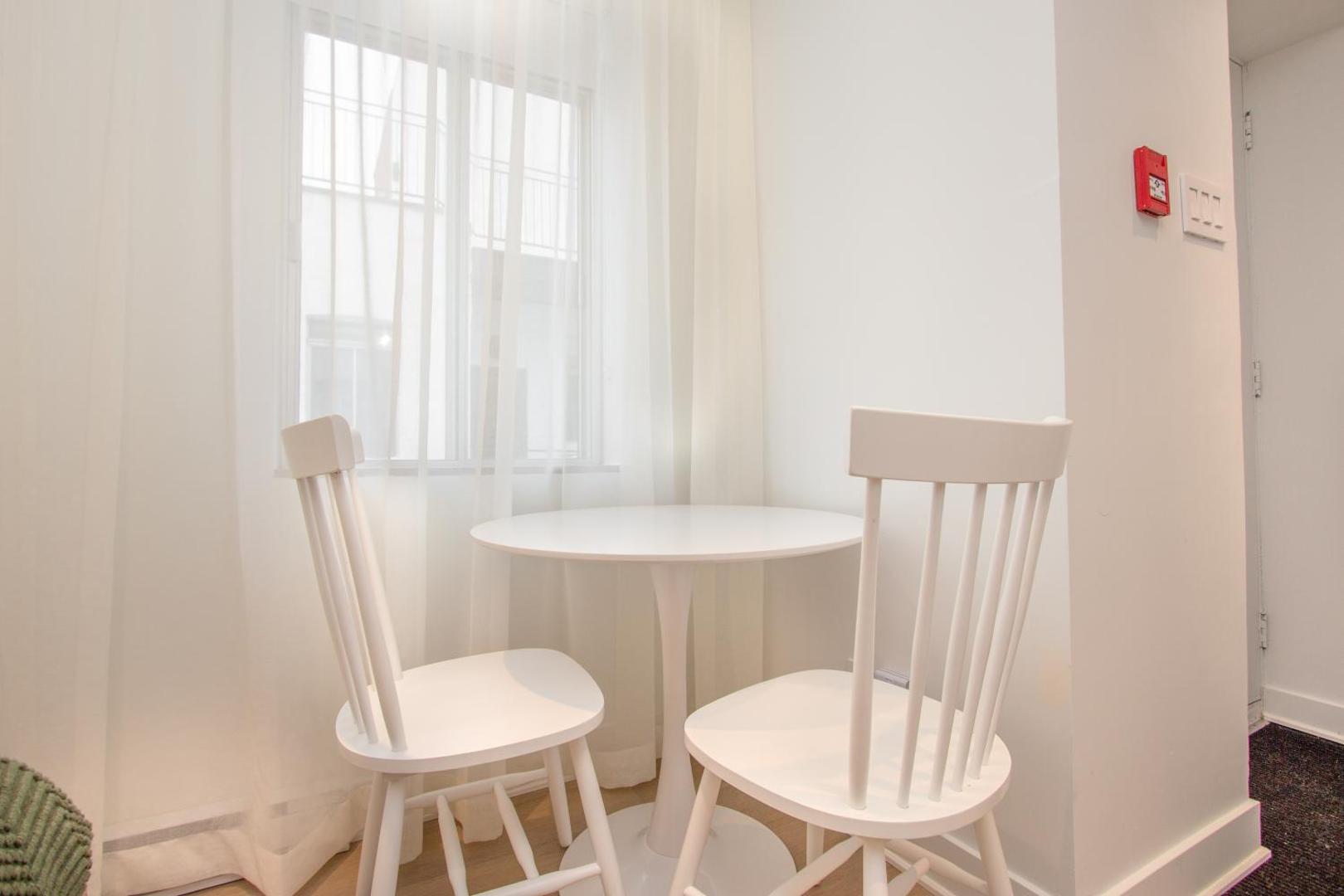 Fotografia 10: Studio #7 - Self Check-In - Plateau - St-Denis