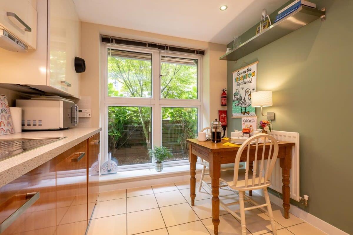 Foto 10: Host & Stay - Kingscote Townhouse